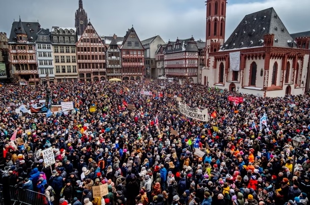 上百城镇爆发抗议！“驱逐移民计划”在德国引发愤怒