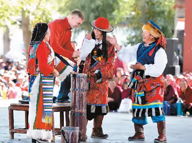 西藏日喀则：对滞留游客免费提供住宿