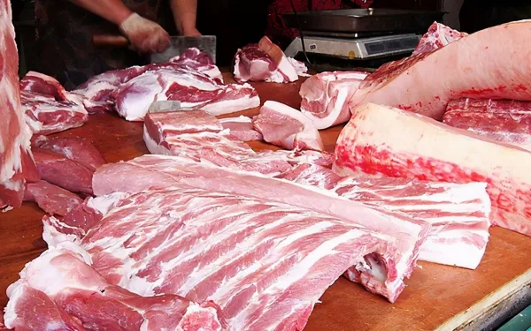 发改委：猪肉价格进入过度上涨一级预警区间 近日将投放今年第6批中央猪肉储备