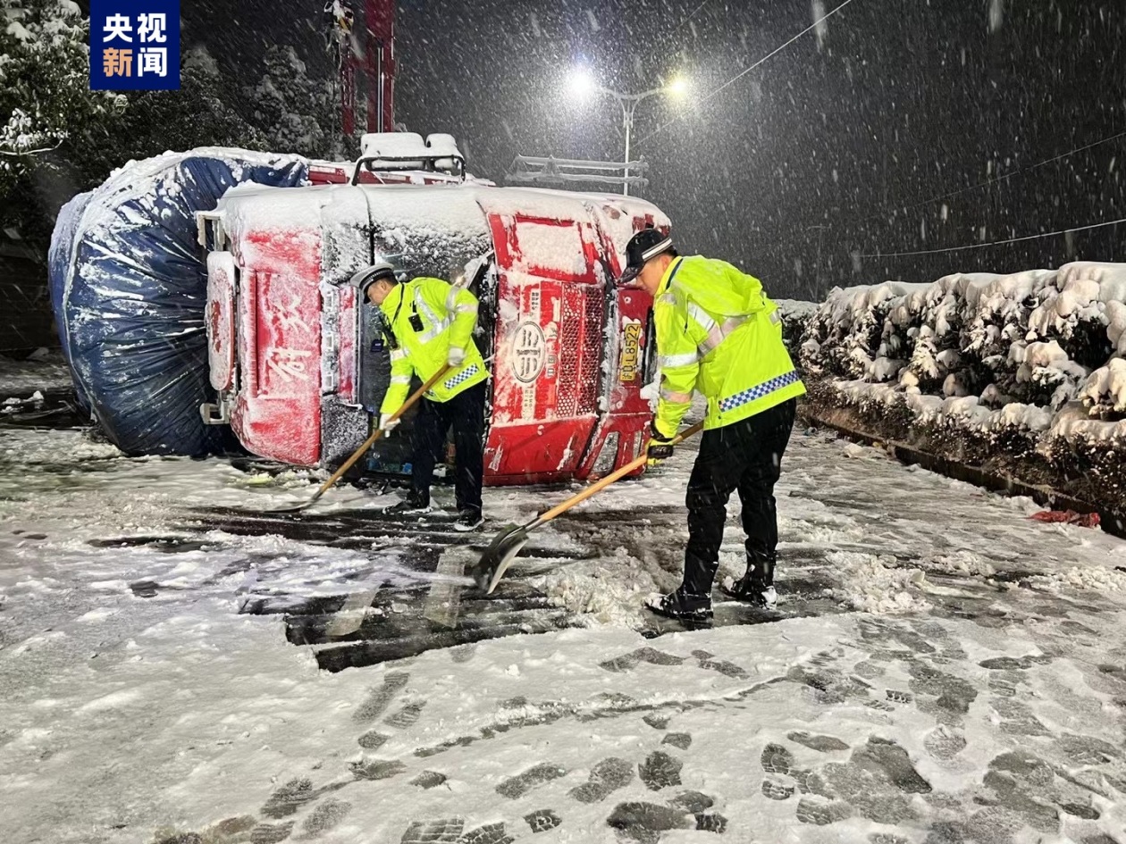 浙江台州发生多车追尾事故 事故现场人员均安全疏散